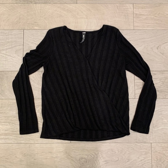 Design Lab V-Neck Long Sleeve - Picture 1 of 5